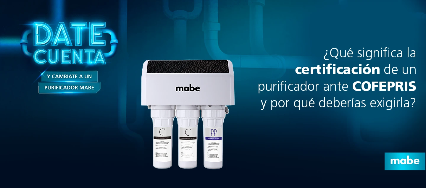 Purificador de agua doméstico con filtros múltiples y referencia a certificación COFEPRIS para garantizar agua segura en casa.