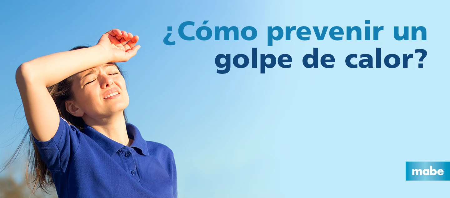 Mujer bajo el sol cubriéndose la frente por calor, ilustrando cómo prevenir un golpe de calor y los riesgos de deshidratación.